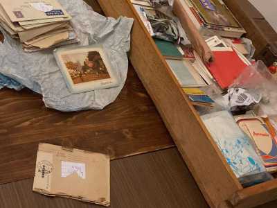 Ma a un certo punto il rapporto epistolare termin�. Ash si spos� con Margaret, diventando insegnante e poi direttore di scuola elementare (nella foto � in alto a destra)